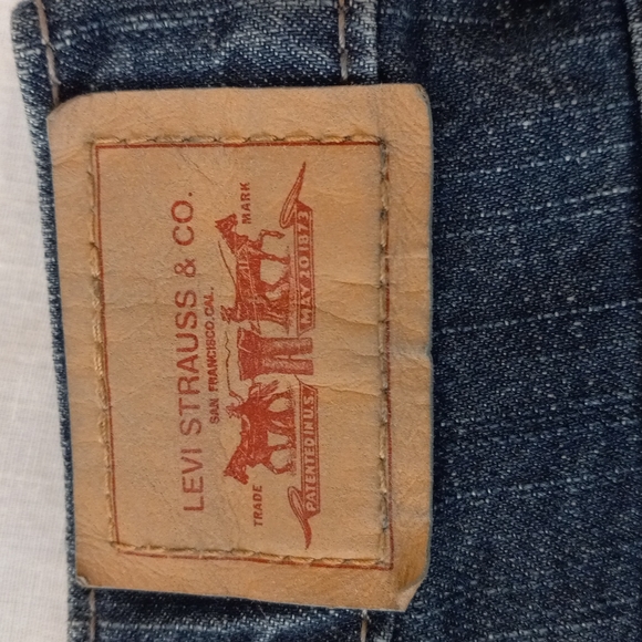 levi's strauss & co - Picture 3 of 9